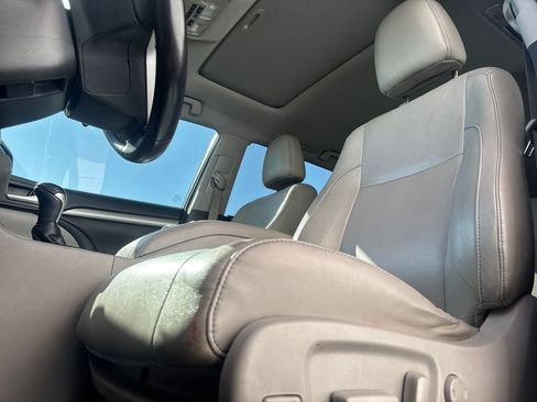 Used 2016 Toyota Highlander XLE image 10