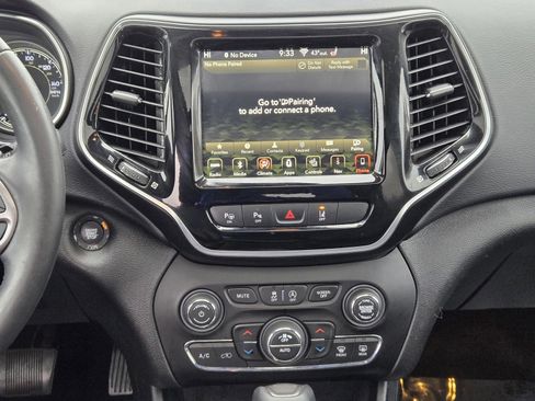 Used 2019 Jeep Cherokee Limited w/ Luxury Group image 16