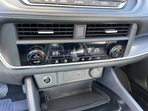 Used 2023 Nissan Rogue SV image 27