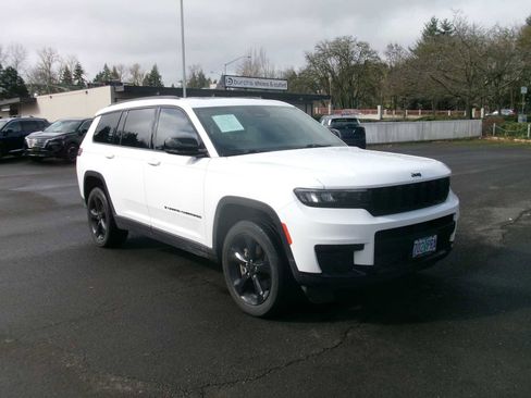 Used 2023 Jeep Grand Cherokee L Laredo image 7