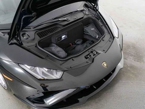 Used 2022 Lamborghini Huracan EVO image 24