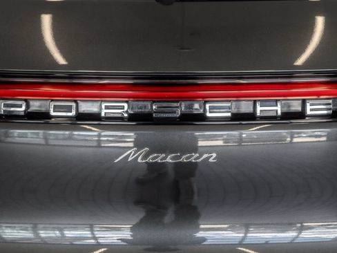 Used 2023 Porsche Macan AWD/4WD image 23