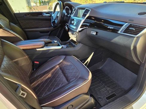 Used 2015 Mercedes-Benz ML 400 ML 400 AWD 4MATIC 4dr SUV image 16