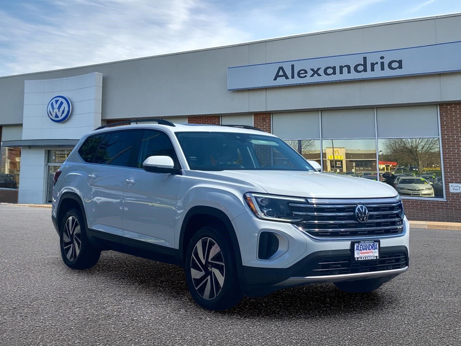 Certified 2024 Volkswagen Atlas SE FWD image 1