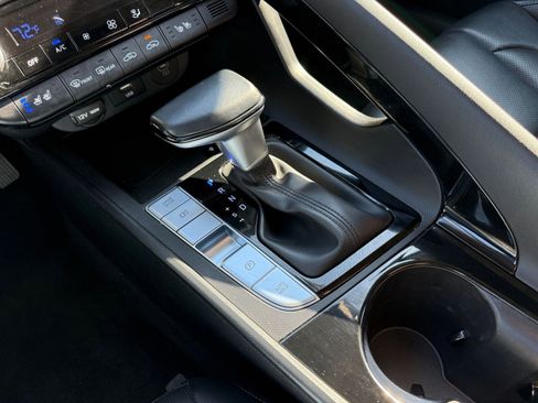 Used 2025 Hyundai Elantra Limited image 41