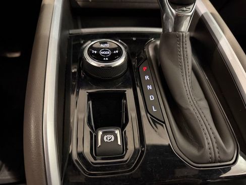 Used 2024 Chevrolet Colorado ZR2 w/ ZR2 Convenience Package III image 17