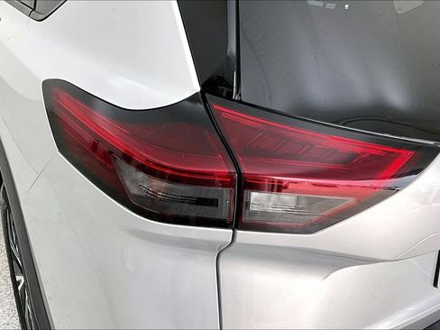 Used 2021 Nissan Rogue SV FWD image 38