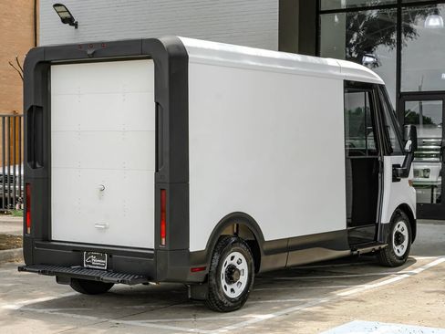 Used 2024 Chevrolet Brightdrop 400 w/ Commercial Equipment Package AWD/4WD image 7