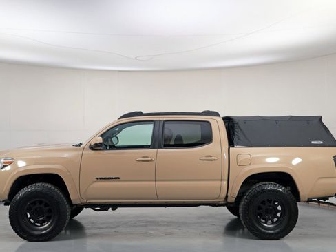 Used 2020 Toyota Tacoma TRD Sport image 41