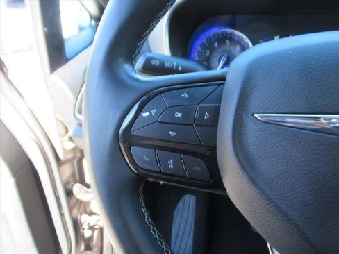 Used 2018 Chrysler Pacifica Touring Plus w/ S Appearance Package image 18