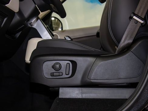 Used 2026 Land Rover Discovery Dynamic SE image 15