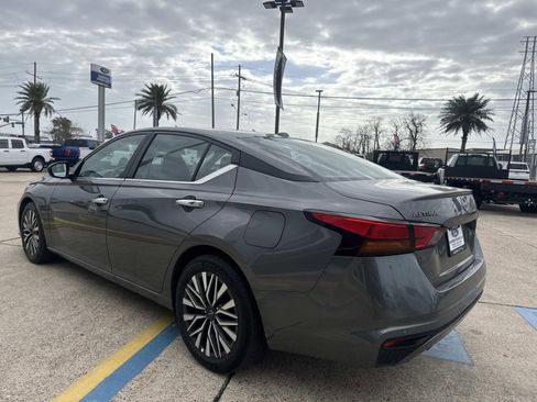 Used 2025 Nissan Altima 2.5 SV FWD image 7