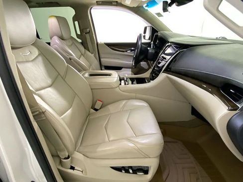 Used 2018 Cadillac Escalade Luxury image 37