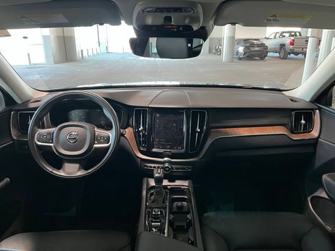 Used 2021 Volvo XC60 T6 Momentum w/ Premium Package AWD/4WD image 39