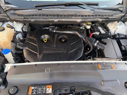 Used 2017 Ford Edge SE FWD image 32