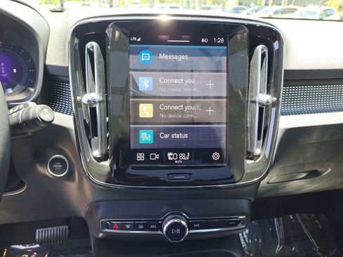 Used 2023 Volvo XC40 B5 Plus w/ Climate Package image 21