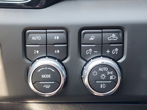 Used 2025 GMC Sierra 2500 AT4 AWD/4WD image 23