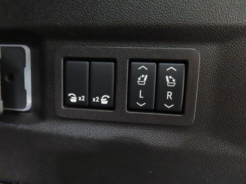 Used 2024 GMC Yukon SLT w/ SLT Luxury Package AWD/4WD image 41