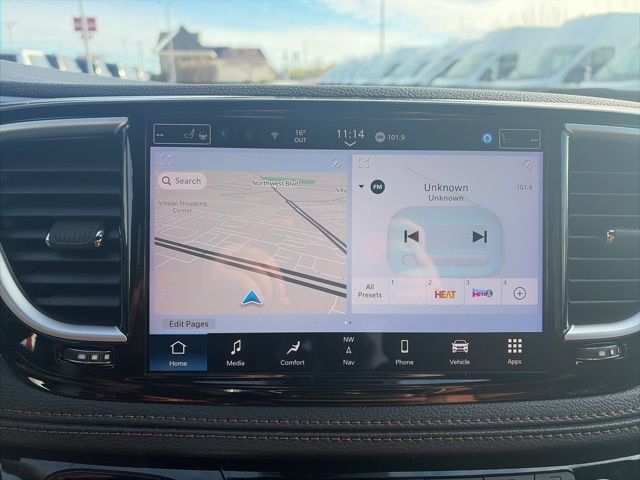 Used 2024 Chrysler Pacifica Pinnacle FWD image 20