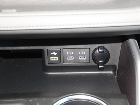 Used 2022 Toyota Highlander LE AWD/4WD image 27
