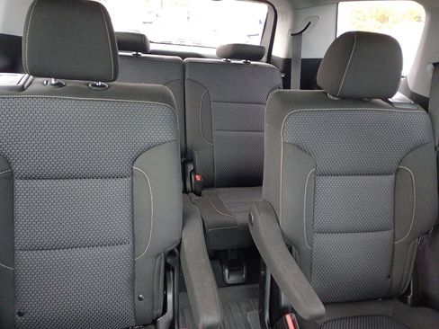 Used 2023 GMC Acadia SLE w/ Driver Convenience Package image 8