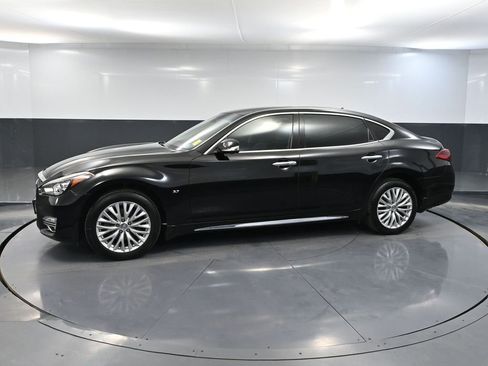 Used 2016 INFINITI Q70 L 3.7 w/ Technology Package image 12