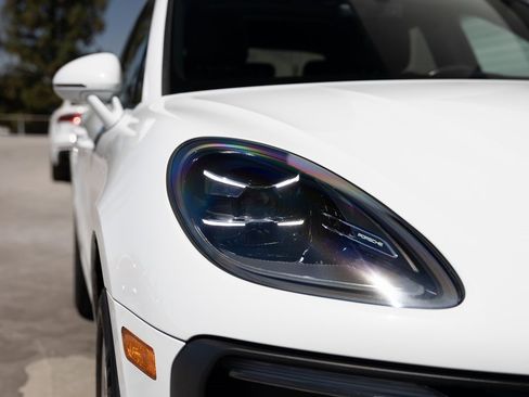 Certified 2023 Porsche Macan image 29