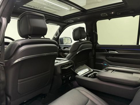 Used 2024 Jeep Grand Wagoneer Series II Obsidian w/ Quick Order Packagew 28T AWD/4WD image 18