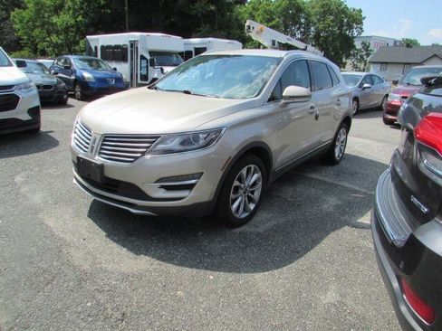Used 2017 Lincoln MKC Select w/ Lincoln MKC Climate Package AWD/4WD image 2