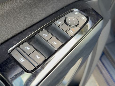Used 2025 Nissan Pathfinder SL AWD/4WD image 15