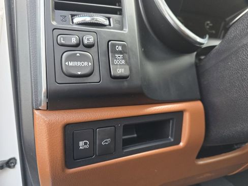 Used 2021 Toyota Sequoia Platinum image 29