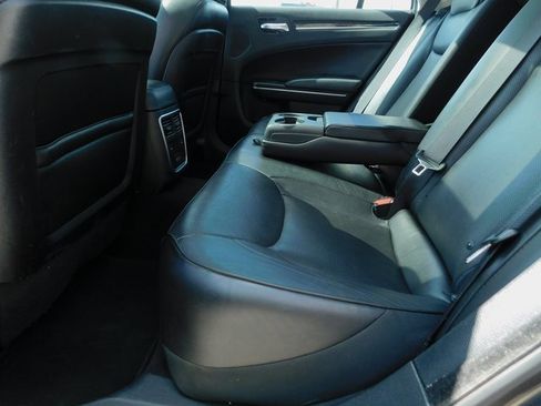 Used 2019 Chrysler 300 Limited w/ Safetytec Plus Group image 20