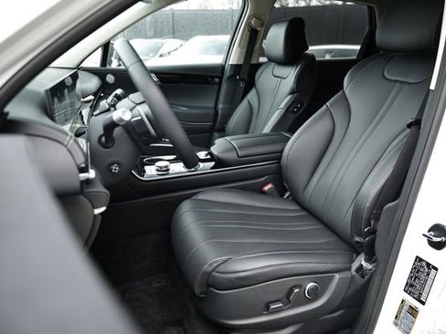 Certified 2025 Genesis GV80 2.5T Standard image 18