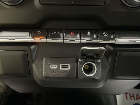 Used 2022 Chevrolet Silverado 1500 Custom Trail Boss w/ LPO, Dark Essentials Package AWD/4WD image 18