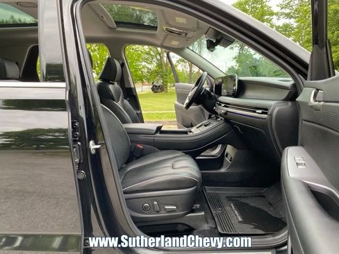 Used 2024 Hyundai Palisade Limited AWD/4WD image 16