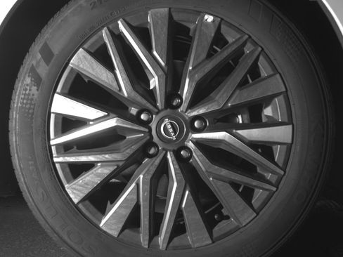 Used 2025 Nissan Altima 2.5 SV FWD image 13