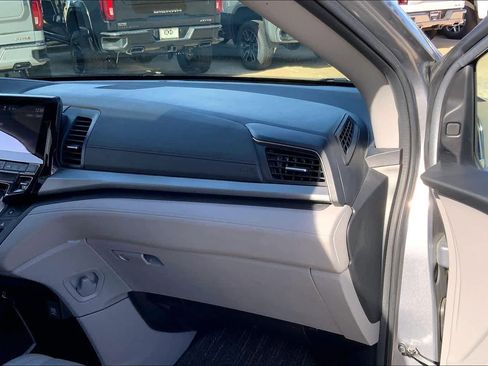 Used 2024 Honda Odyssey EX-L image 16