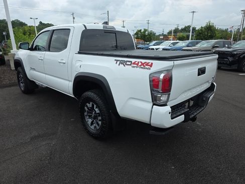 Used 2023 Toyota Tacoma TRD Off-Road w/ Technology Package AWD/4WD image 4