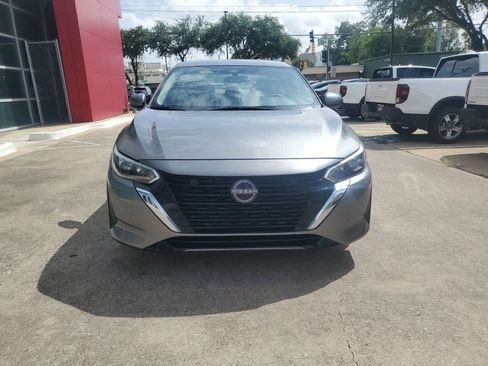 Used 2025 Nissan Sentra SV FWD image 8
