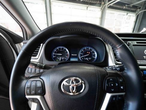 Used 2019 Toyota Highlander XLE image 13