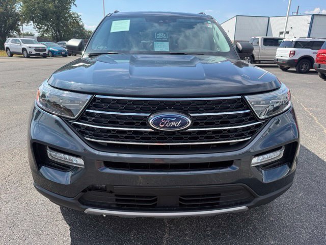 Used 2022 Ford Explorer XLT w/ Equipment Group 202A AWD/4WD image 2