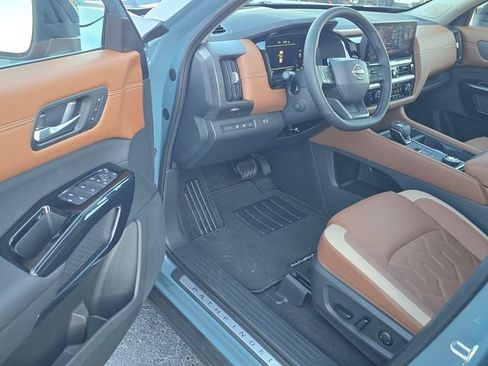 Certified 2026 Nissan Pathfinder Platinum w/ Accent Package AWD/4WD image 9