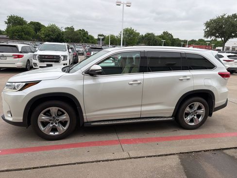 Used 2019 Toyota Highlander Limited FWD image 4