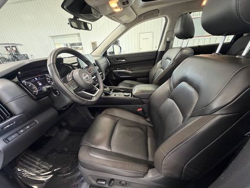 Used 2025 Nissan Pathfinder SL w/ SL Premium Package AWD/4WD image 7
