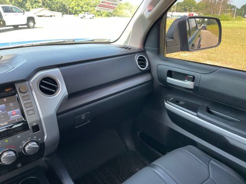 Used 2018 Toyota Tundra SR5 w/ SR5 Upgrade Package AWD/4WD image 32
