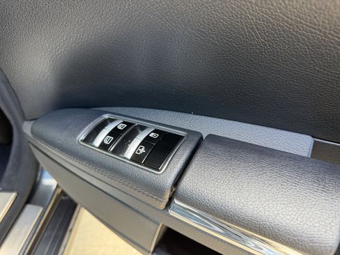 Used 2011 Mercedes-Benz S 550 image 19
