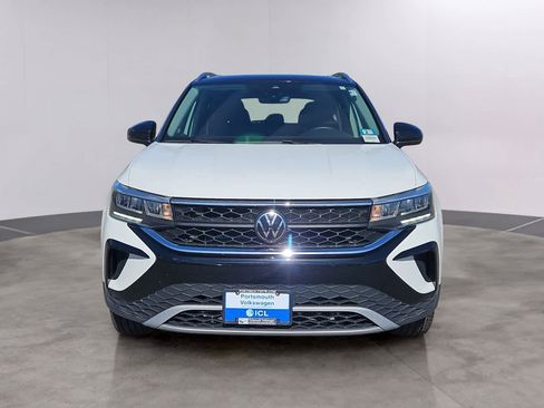 Certified 2023 Volkswagen Taos SE w/ Panoramic Sunroof Package AWD/4WD image 2