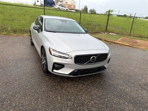 Used 2024 Volvo S60 B5 Plus AWD/4WD image 2