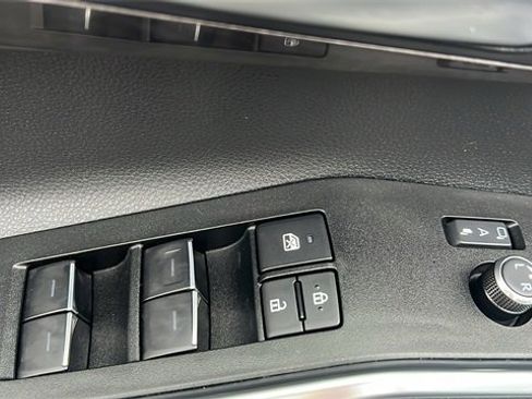 Certified 2025 Toyota Highlander Limited image 19