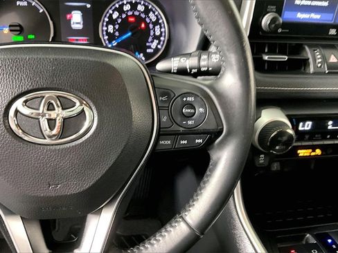 Used 2021 Toyota RAV4 XLE Premium image 12